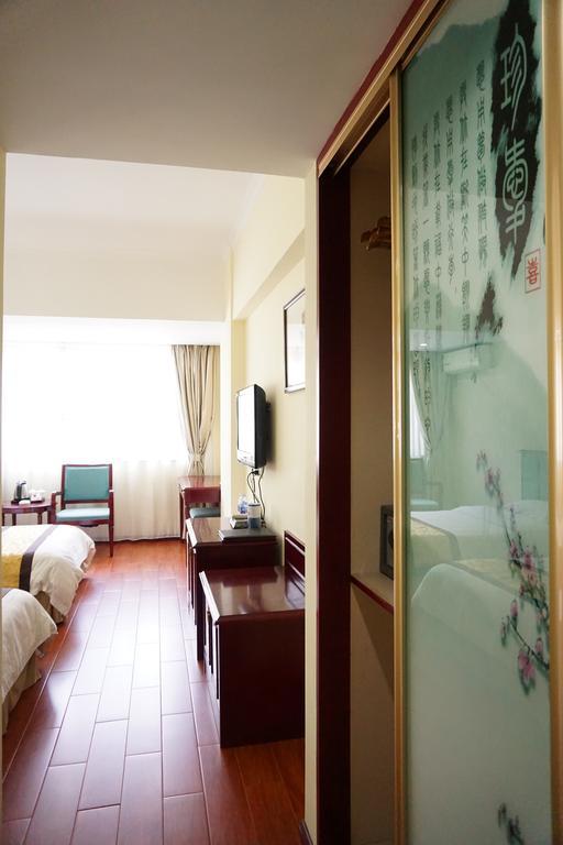 Guangdong Oversea Chinese Hotel 광저우 객실 사진