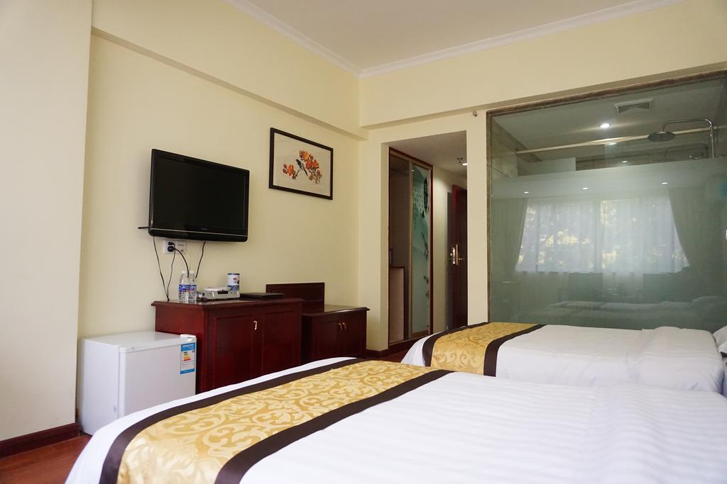 Guangdong Oversea Chinese Hotel 광저우 객실 사진
