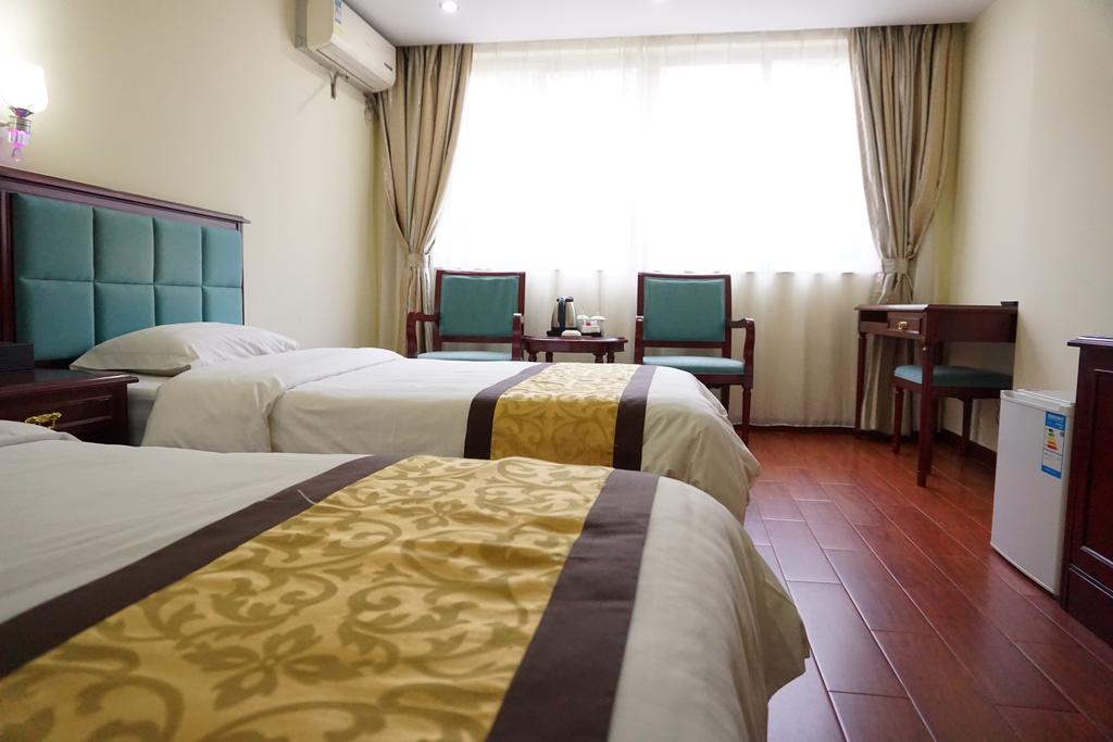 Guangdong Oversea Chinese Hotel 광저우 객실 사진