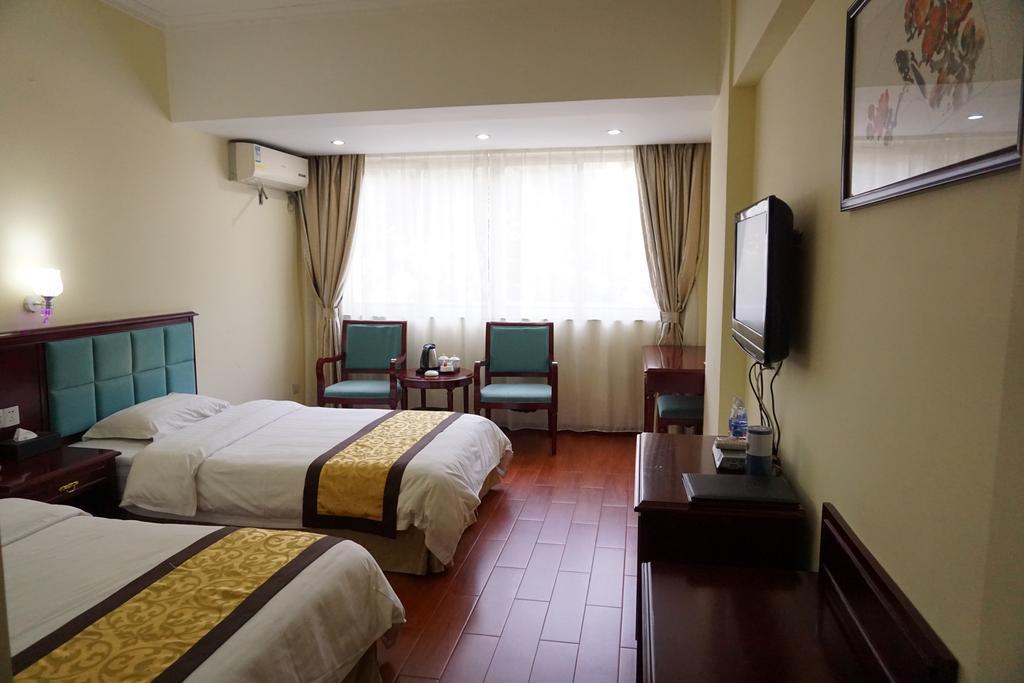 Guangdong Oversea Chinese Hotel 광저우 객실 사진