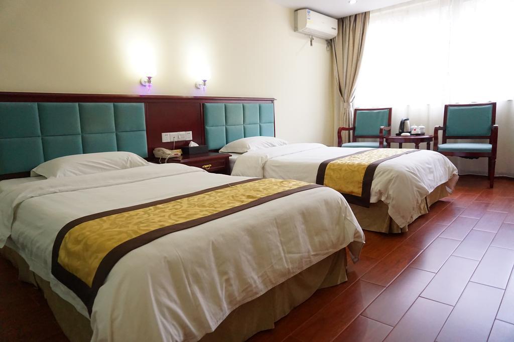 Guangdong Oversea Chinese Hotel 광저우 객실 사진