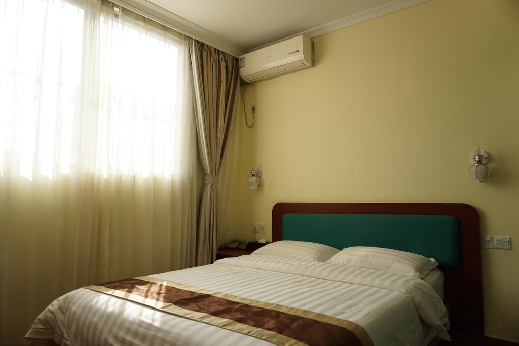 Guangdong Oversea Chinese Hotel 광저우 객실 사진
